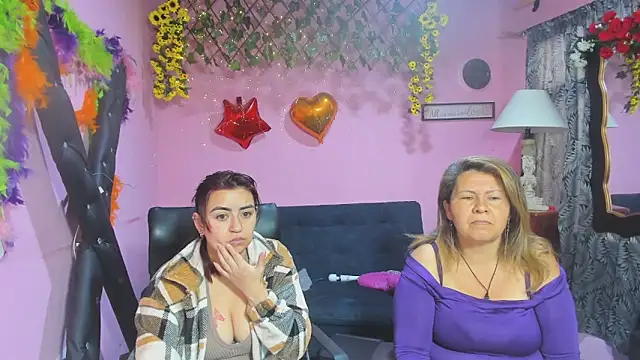 Snapshot of lesbiancuple chatting on March 3, 12:00 pm lesbiancuple online show from March 3, 12:00 pm