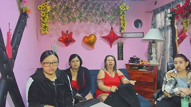 Snapshot of lesbiancuple chatting on March 20, 11:59 am lesbiancuple online show from March 20, 11:59 am