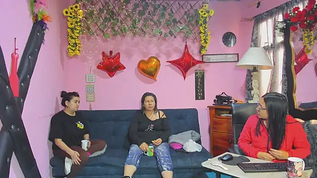 Snapshot of lesbiancuple chatting on March 21, 12:32 pm lesbiancuple online show from March 21, 12:32 pm