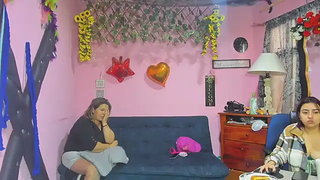 Snapshot of lesbiancuple chatting on March 27, 1:44 pm lesbiancuple online show from March 27, 1:44 pm