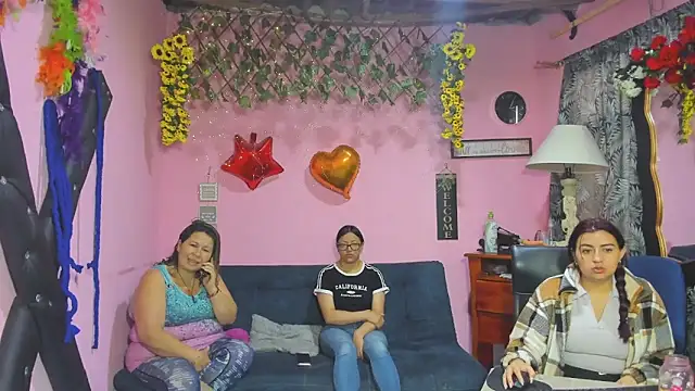 Snapshot of lesbiancuple chatting on March 30, 11:55 am lesbiancuple online show from March 30, 11:55 am