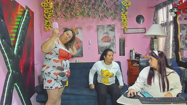 Snapshot of lesbiancuple chatting on April 2, 12:47 pm lesbiancuple online show from April 2, 12:47 pm