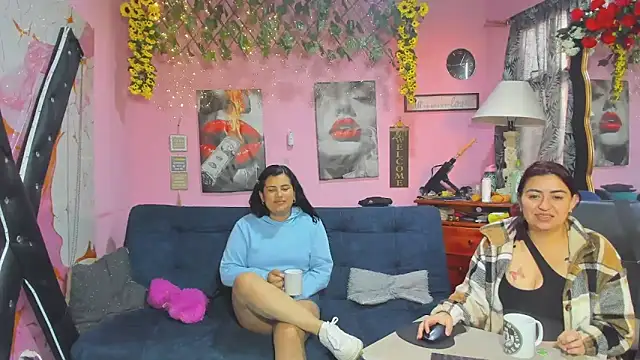lesbiancuple online show from April 27, 12:03 pm