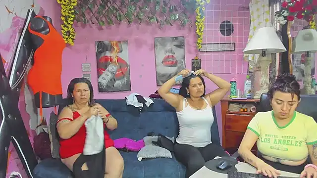 lesbiancuple online show from May 8, 12:10 pm