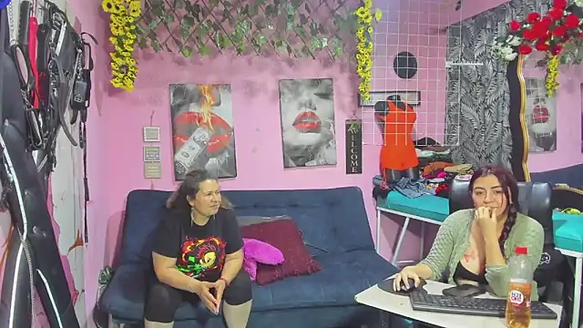lesbiancuple online show from May 13, 1:58 am