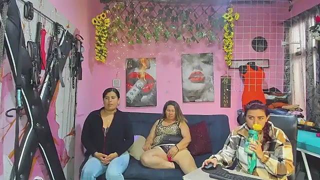 lesbiancuple online show from May 14, 1:51 pm