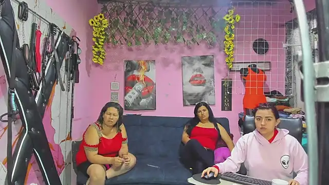 lesbiancuple online show from May 15, 12:34 pm