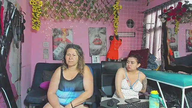 lesbiancuple online show from May 18, 12:55 pm