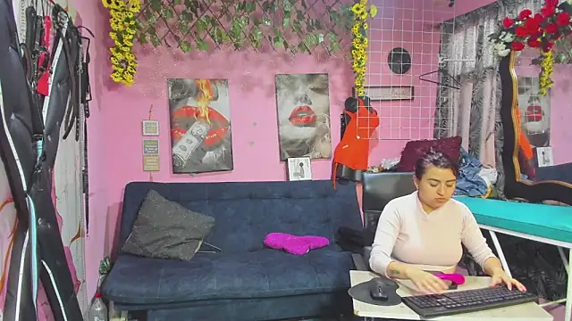 lesbiancuple online show from May 20, 12:22 pm