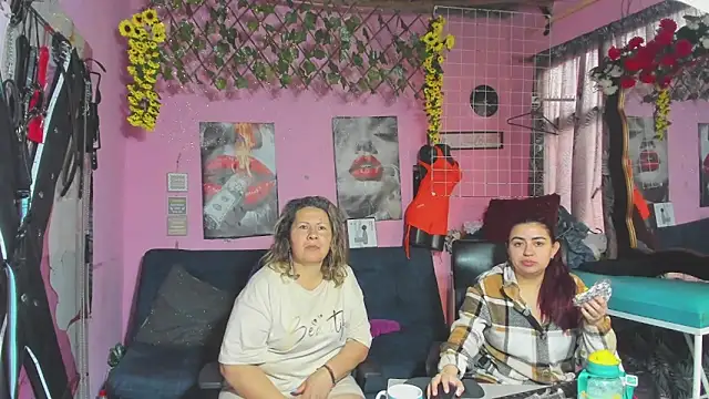 lesbiancuple online show from May 21, 1:07 pm
