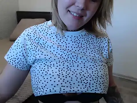 leeilawow online show from May 21, 6:20 am