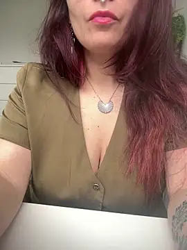 Snapshot of LunaMoongirl chatting on December 5, 9:50 am LunaMoongirl online show from December 5, 9:50 am