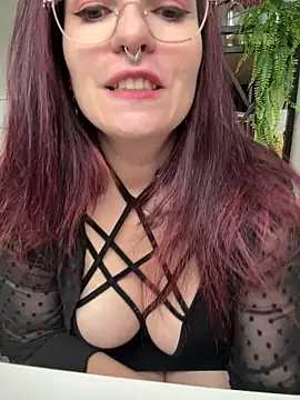 Snapshot of LunaMoongirl chatting on December 17, 12:43 pm LunaMoongirl online show from December 17, 12:43 pm