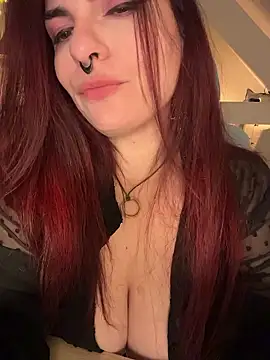 Snapshot of LunaMoongirl chatting on January 5, 5:49 pm LunaMoongirl online show from January 5, 5:49 pm