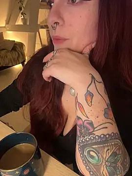 Snapshot of LunaMoongirl chatting on February 8, 7:28 pm LunaMoongirl online show from February 8, 7:28 pm