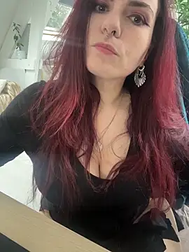 Snapshot of LunaMoongirl chatting on February 10, 2:54 pm LunaMoongirl online show from February 10, 2:54 pm