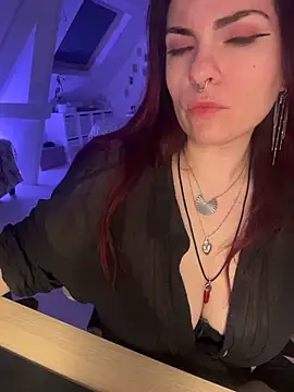 Snapshot of LunaMoongirl chatting on March 1, 3:41 am LunaMoongirl online show from March 1, 3:41 am