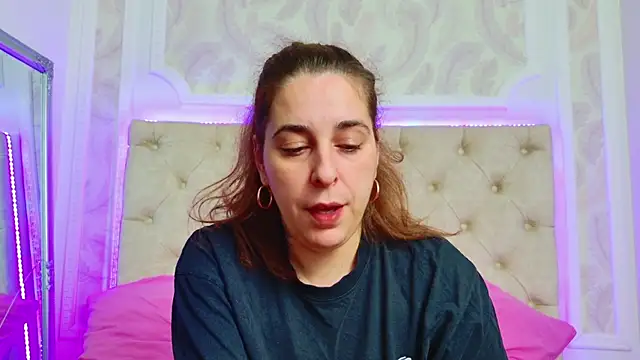 KarinaNoir online show from April 3, 4:10 am