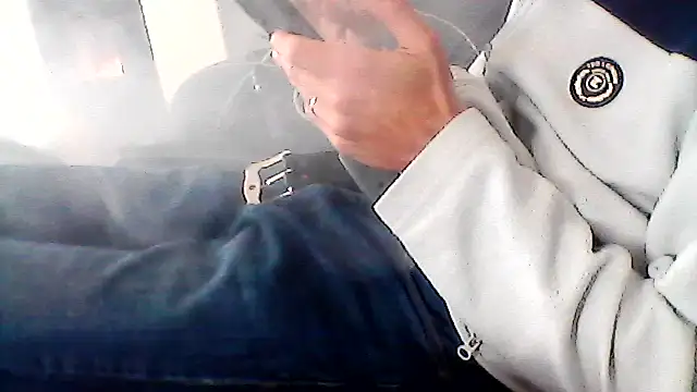 Snapshot of mickzizi chatting on April 2, 9:40 am mickzizi online show from April 2, 9:40 am