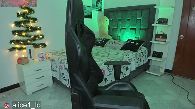 Snapshot of candy_alicee chatting on December 10, 1:55 pm candy alicee online show from December 10, 1:55 pm