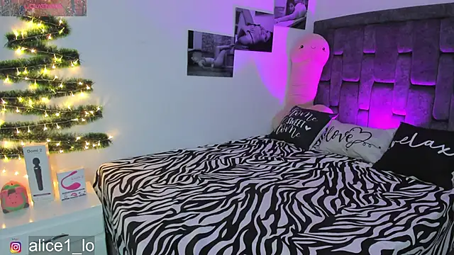 Snapshot of candy_alicee chatting on December 24, 10:11 am candy alicee online show from December 24, 10:11 am