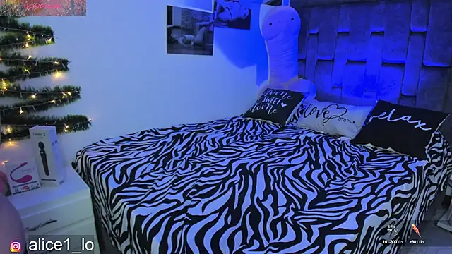 Snapshot of candy_alicee chatting on December 27, 10:55 am candy alicee online show from December 27, 10:55 am