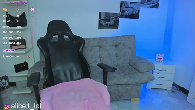 Snapshot of candy_alicee chatting on November 8, 3:50 am candy alicee online show from November 8, 3:50 am