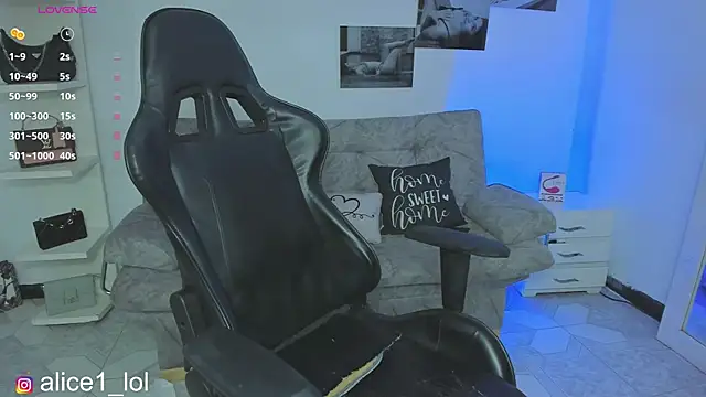 Snapshot of candy_alicee chatting on December 3, 11:30 am candy alicee online show from December 3, 11:30 am