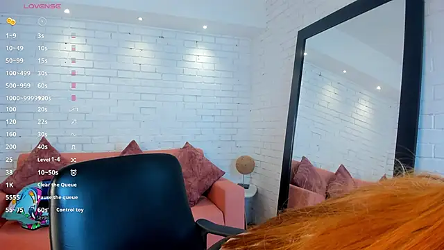 kimbrownn online show from October 25, 10:45 am