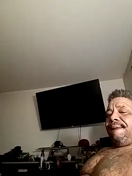 yellowwetfox online show from January 5, 2:30 pm