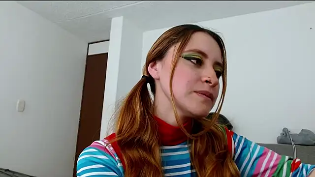 Snapshot of Juls_winter_ chatting on April 9, 5:51 pm Juls winter online show from April 9, 5:51 pm
