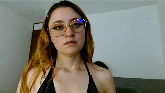 Snapshot of Juls_winter_ chatting on April 17, 7:39 pm Juls winter online show from April 17, 7:39 pm