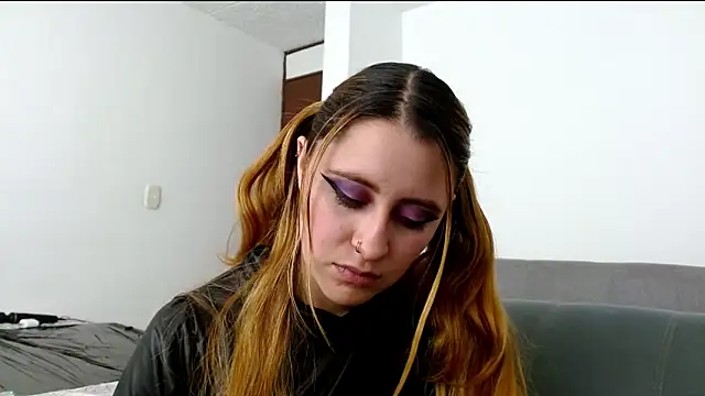 Snapshot of Juls_winter_ chatting on April 20, 6:09 pm Juls winter online show from April 20, 6:09 pm