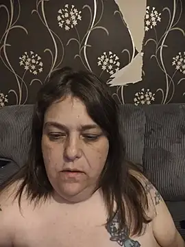Snapshot of HouseWifeWhore_Milf chatting on June 4, 1:11 am HouseWifeWhore Milf online show from June 4, 1:11 am
