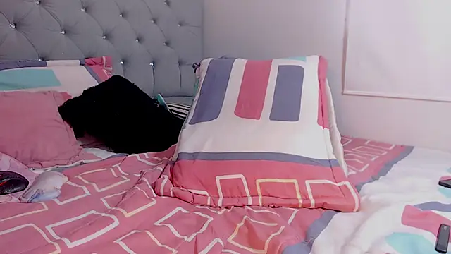 Snapshot of isabella_rossse chatting on January 24, 4:17 pm isabella rossse online show from January 24, 4:17 pm