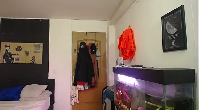 Snapshot of romeolovedark chatting on December 7, 1:58 am romeolovedark online show from December 7, 1:58 am