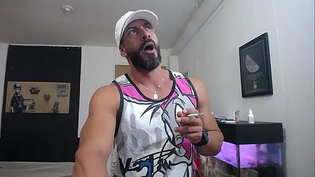 Snapshot of romeolovedark chatting on December 22, 1:23 am romeolovedark online show from December 22, 1:23 am