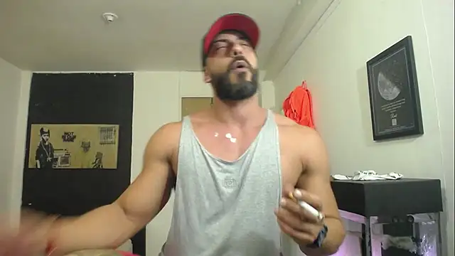 Snapshot of romeolovedark chatting on December 31, 4:06 am romeolovedark online show from December 31, 4:06 am