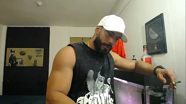 Snapshot of romeolovedark chatting on January 3, 1:27 am romeolovedark online show from January 3, 1:27 am