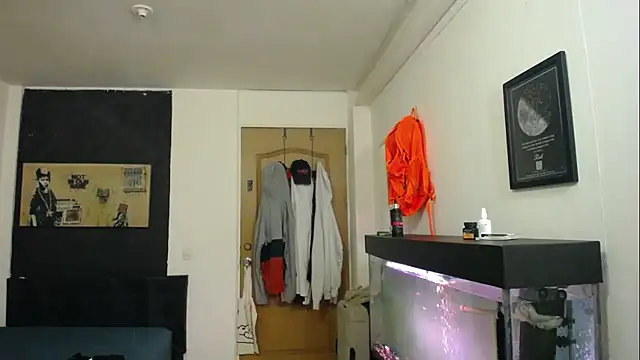 Snapshot of romeolovedark chatting on January 6, 2:04 am romeolovedark online show from January 6, 2:04 am