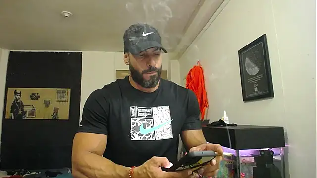 Snapshot of romeolovedark chatting on February 18, 12:26 am romeolovedark online show from February 18, 12:26 am