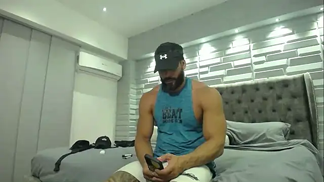 Snapshot of romeolovedark chatting on February 22, 5:44 am romeolovedark online show from February 22, 5:44 am