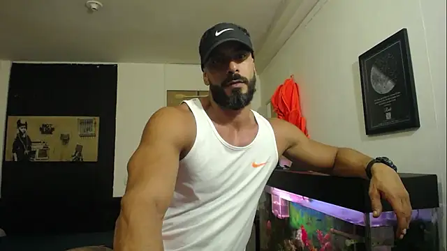 Snapshot of romeolovedark chatting on March 6, 11:31 pm romeolovedark online show from March 6, 11:31 pm