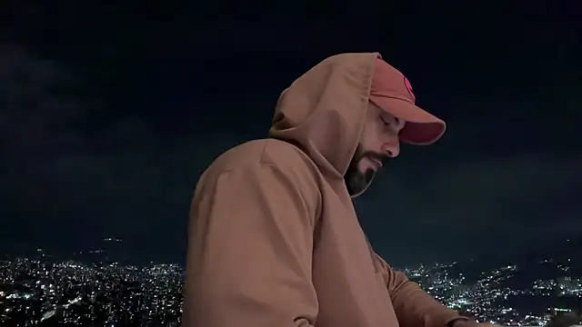 Snapshot of romeolovedark chatting on March 10, 1:01 am romeolovedark online show from March 10, 1:01 am