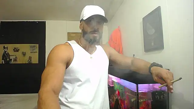 Snapshot of romeolovedark chatting on March 18, 1:53 am romeolovedark online show from March 18, 1:53 am