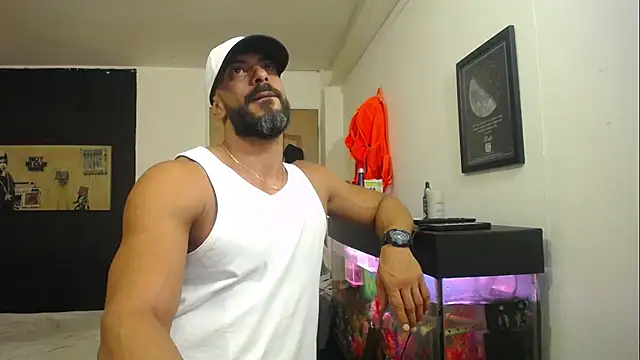 Snapshot of romeolovedark chatting on March 18, 6:46 am romeolovedark online show from March 18, 6:46 am