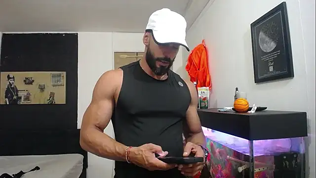 Snapshot of romeolovedark chatting on March 19, 3:20 am romeolovedark online show from March 19, 3:20 am