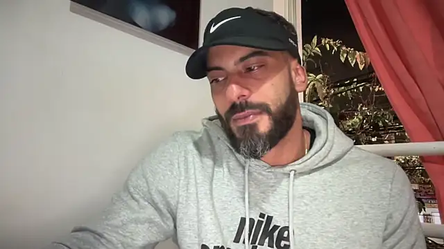 Snapshot of romeolovedark chatting on October 10, 1:15 am romeolovedark online show from October 10, 1:15 am