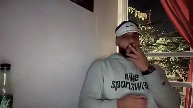 Snapshot of romeolovedark chatting on October 17, 8:50 am romeolovedark online show from October 17, 8:50 am