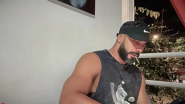 Snapshot of romeolovedark chatting on November 1, 3:19 am romeolovedark online show from November 1, 3:19 am